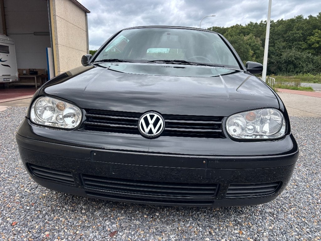 Mooie VW Golf cabrio 1.6i AUTOMAAT blanco gekeurd!!, Auto's, 4 zetels, Stof, Zwart, 4 cilinders
