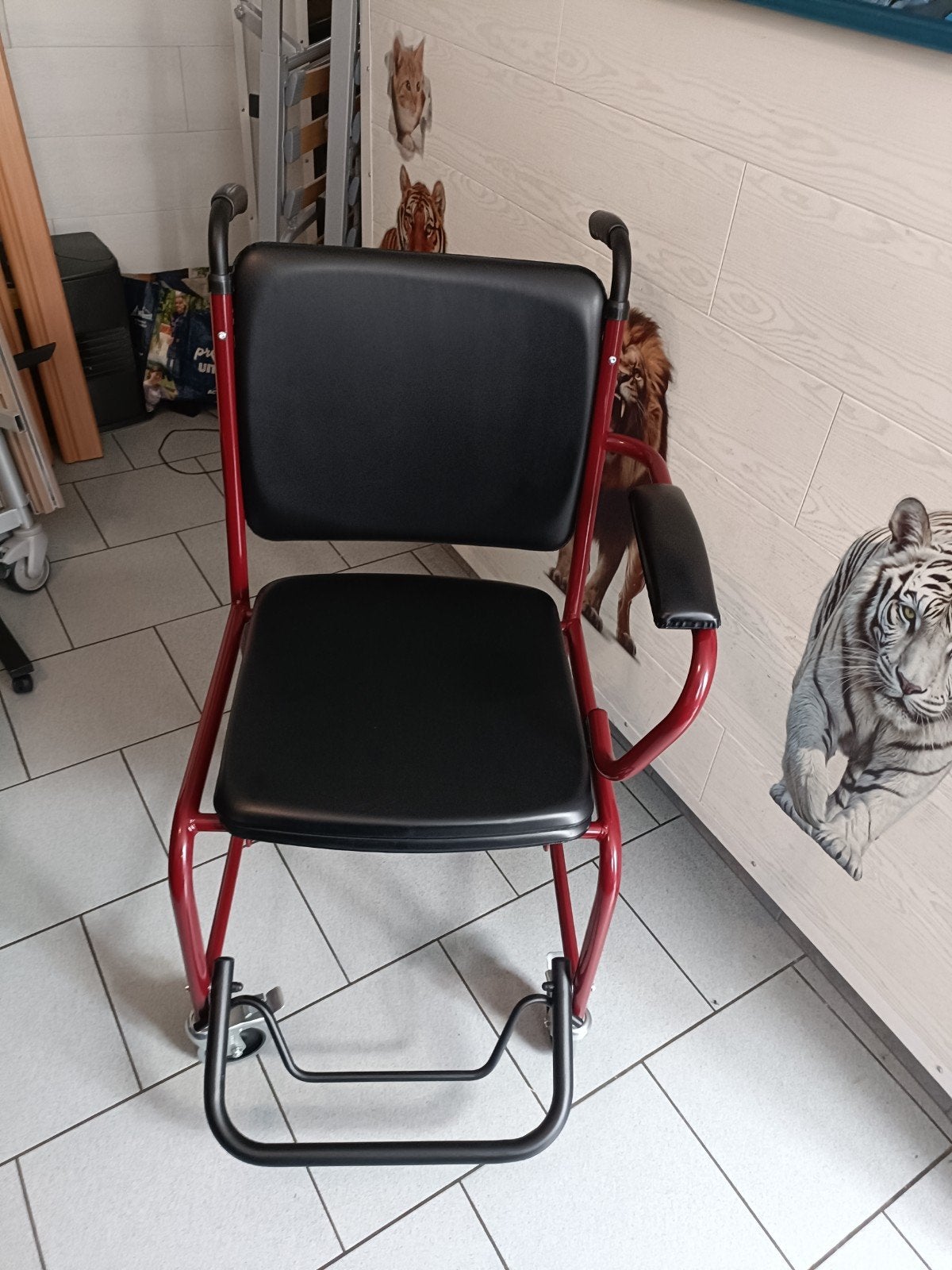 Chaise percée sur roulettes avec freins avec Seau hygiénique, Diversen, Ophalen