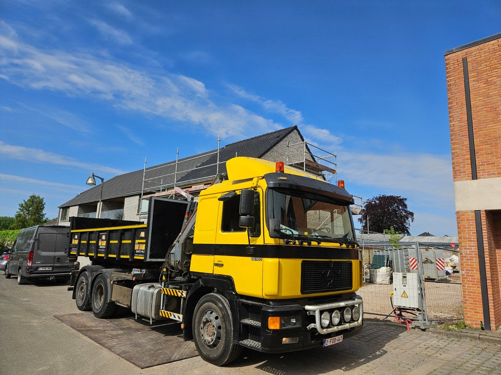 Vrachtwagen MAN 26.403 + Hiab kraan 175, Auto's, Vrachtwagens, Euro 2, MAN, Geel, Bedrijf