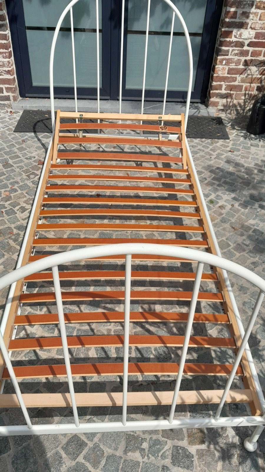 bedden, 1 met lattenbodem, 1 zonder, Ophalen, Wit, 200 cm, 90 cm