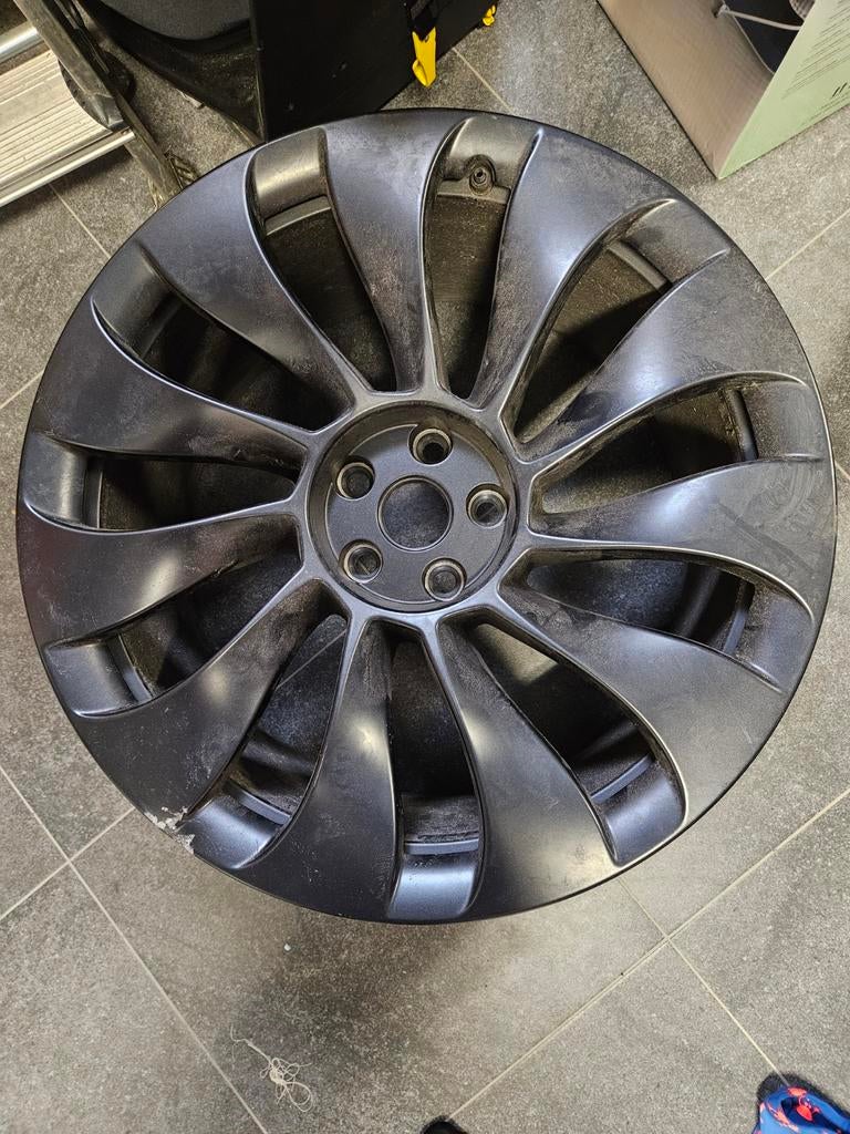 Velg tesla beschadigd, Ophalen