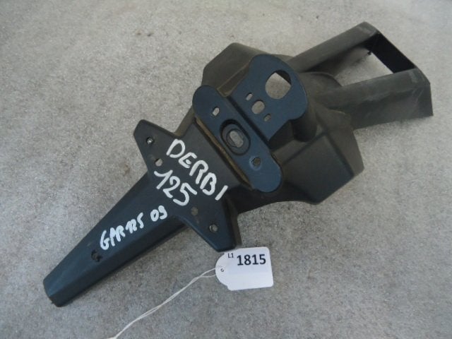 GPR125 2005 - 2009 Derbi Nummerplaathouder D1-19908, Motoren, Onderdelen | Overige
