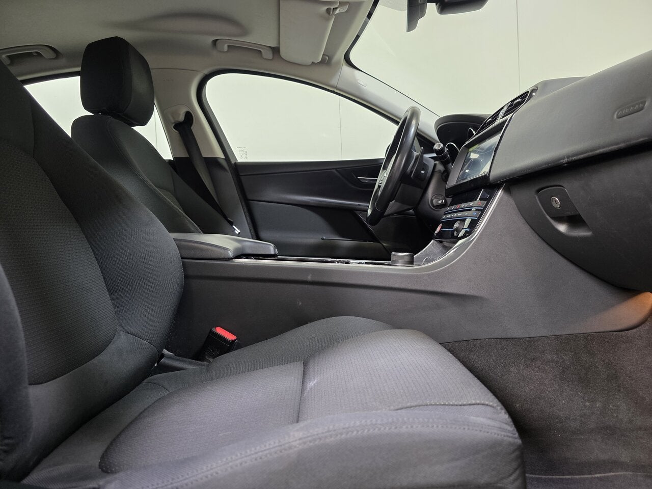 Jaguar XE 2.0t Benzine Autom. - GPS - Topstaat!, Autos, Jaguar, 0 kg, Achat, https://public.car-pass.be/vhr/a760211d-df7f-4f89-9c2d-a8f0a2e9b80d