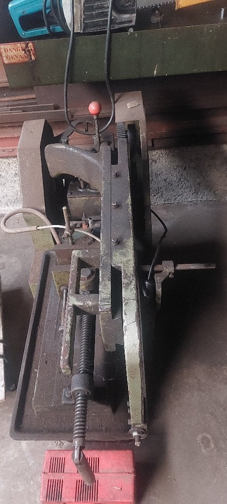 IJZER ZAAGMACHINE, 600 à 1200 watts, Scie à onglet, 70 mm ou plus, Enlèvement