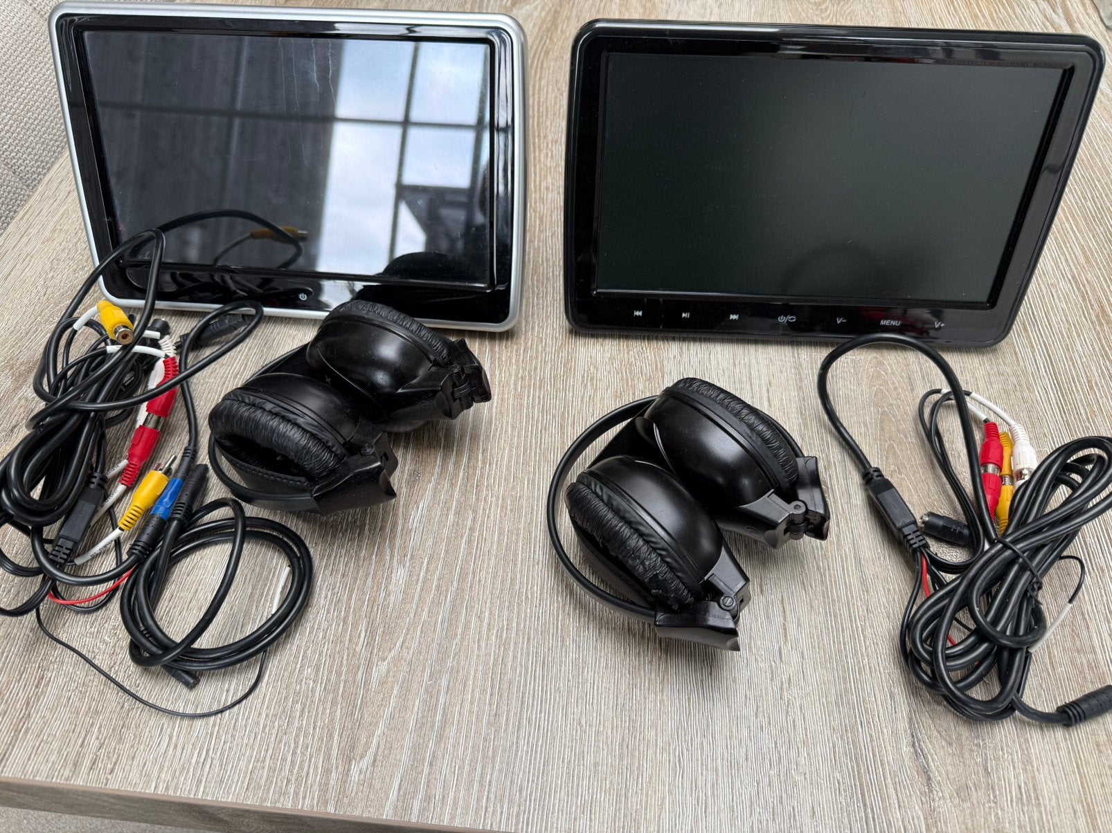 Auto DVD schermen 7” met hoofdtelefoons – set van 2, Ophalen, Zo goed als nieuw