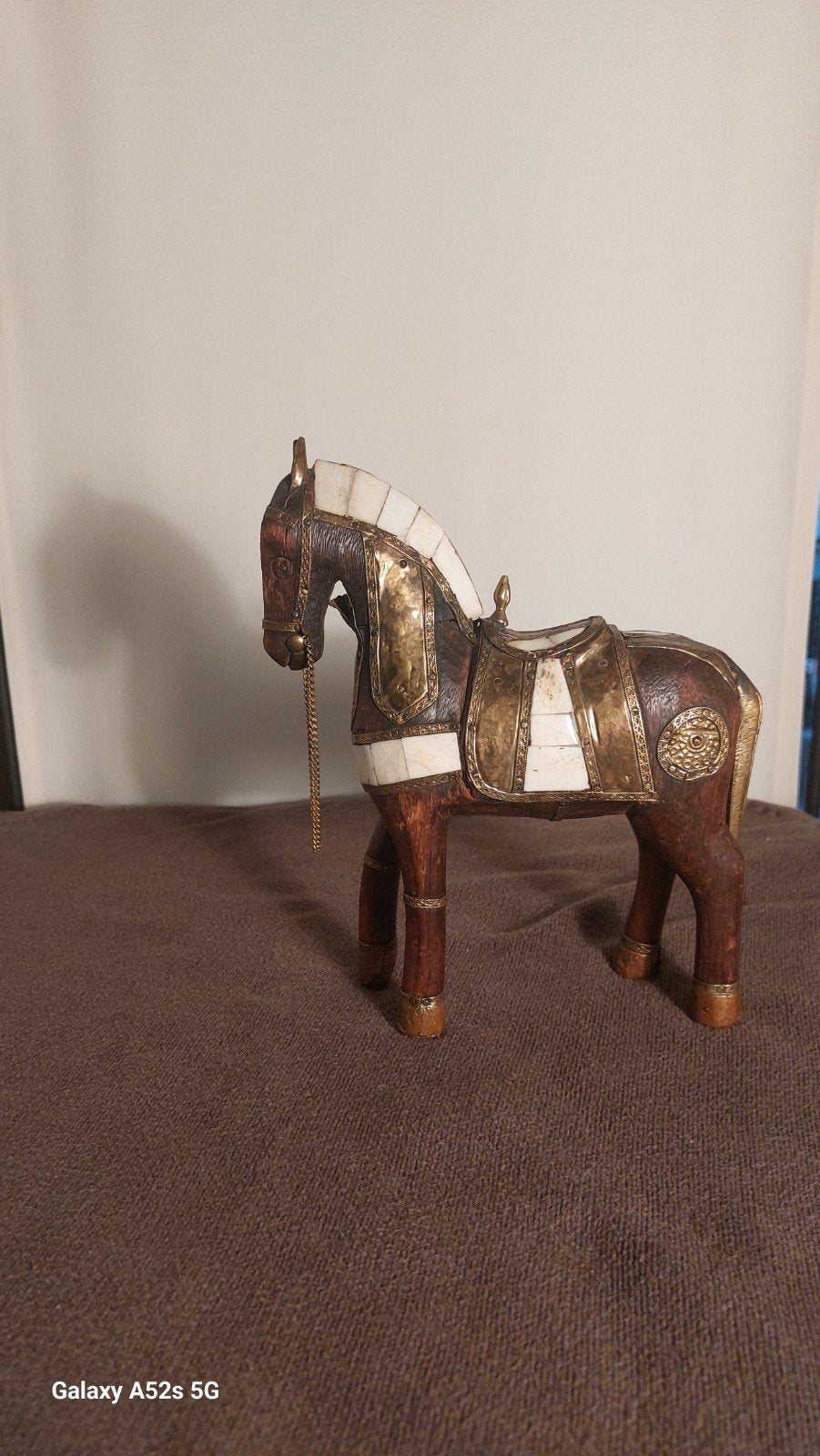 Prachtig sierpaard in hout,Messing en schelp., Ophalen of Verzenden, Zo goed als nieuw, Paard, Beeldje of Figuurtje