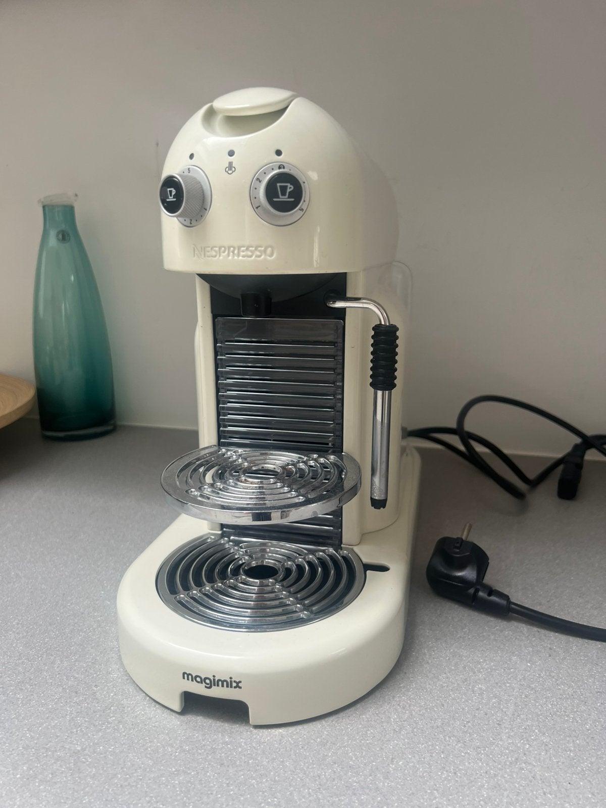 Nespresso Magimix Maestria, Réservoir d'eau amovible, Dosettes et capsules de café, Utilisé, Enlèvement