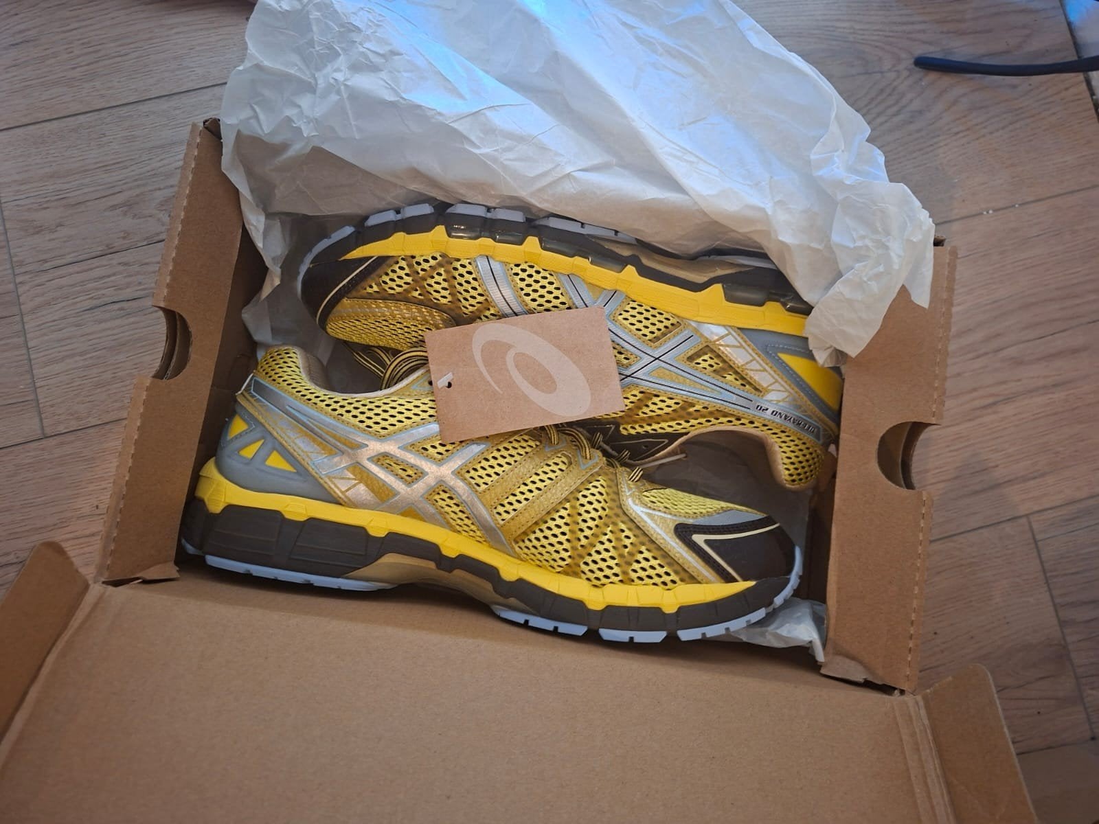 Nouveau Asics Gel Kayano 20, Mt 46 jaune vif/argent pur, Vêtements | Hommes, Neuf, Autres couleurs, Enlèvement, Asics