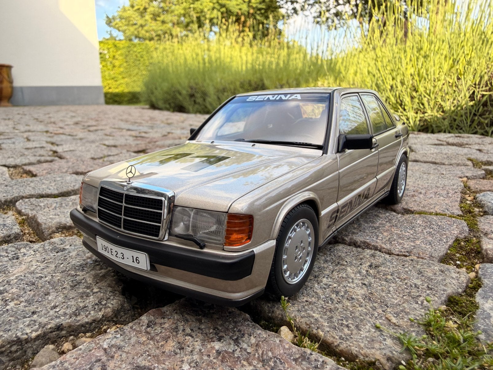 AutoArt Mercedes-Benz 190E Ayrton Senna 1:18, Hobby & Loisirs créatifs, Voitures miniatures | 1:18, Enlèvement, Autoart