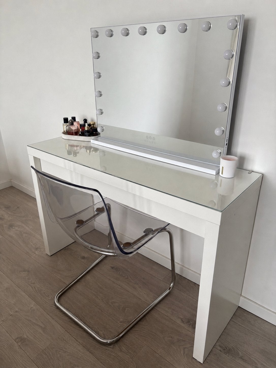 Make-uptafel met Hollywoodspiegel en transparante stoel, Huis en Inrichting, Tafels | Kaptafels, Zo goed als nieuw, Ophalen