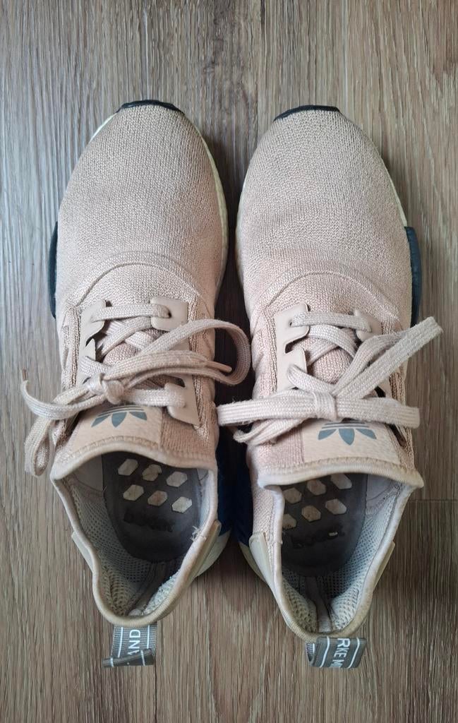 Adidas NMD_R1 V2" Pale Nude (beige) Boost maat 44, Kleding | Heren, Schoenen, Gedragen, Sneakers, Overige kleuren, Ophalen of Verzenden