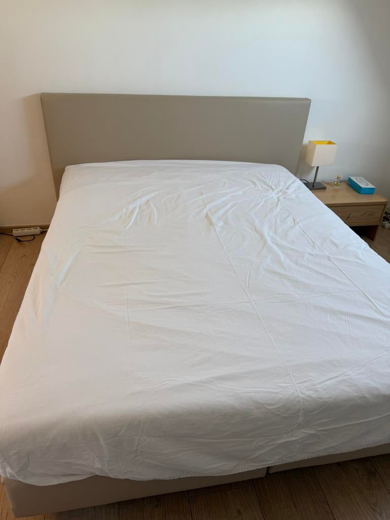 Beka boxspring, Enlèvement, Comme neuf