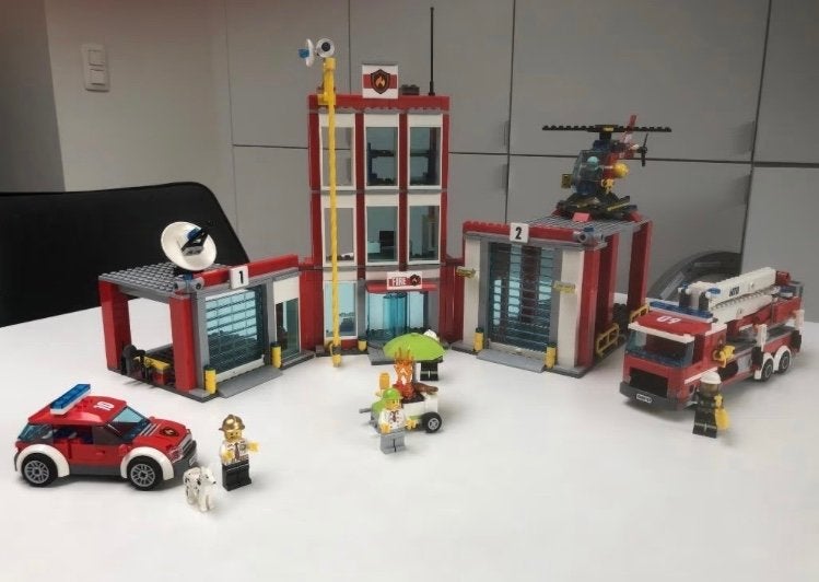 Lego City brandweerkazerne 60110, Kinderen en Baby's, Speelgoed | Duplo en Lego, Ophalen, City, Lego, Zo goed als nieuw