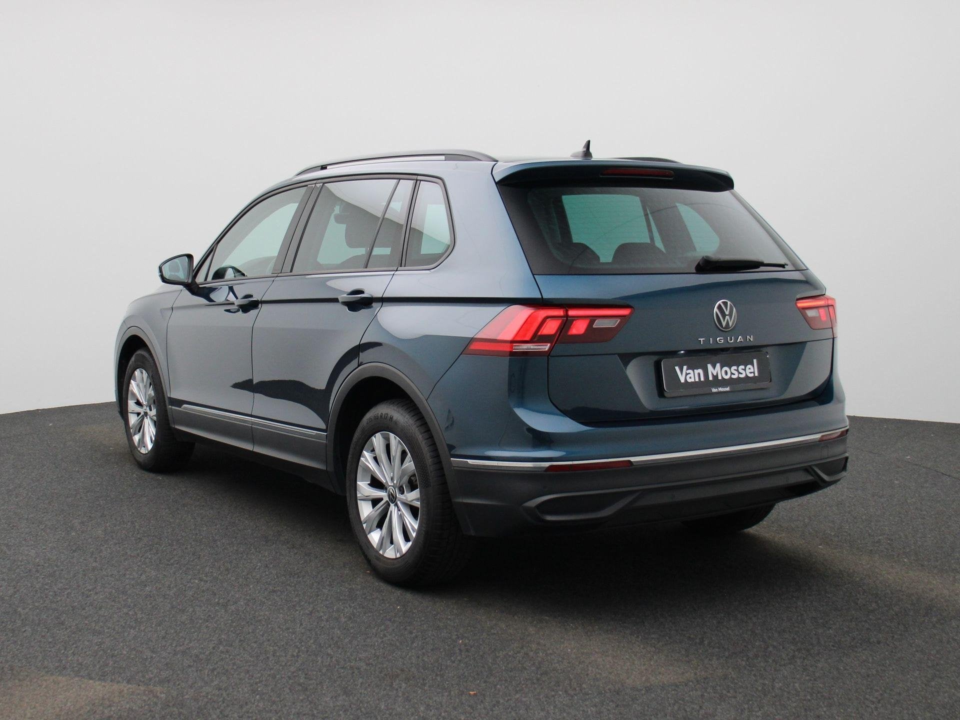 Volkswagen Tiguan 1.5 TSI 110kW Life Business, Autos, Volkswagen, 1800 kg, Entreprise, Boîte manuelle, Noir