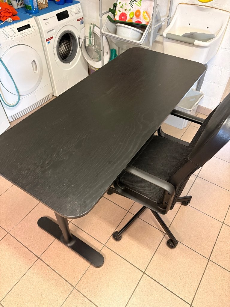 Ikea bureau +bureaustoel, Ophalen, Zwart, Hout, Zo goed als nieuw