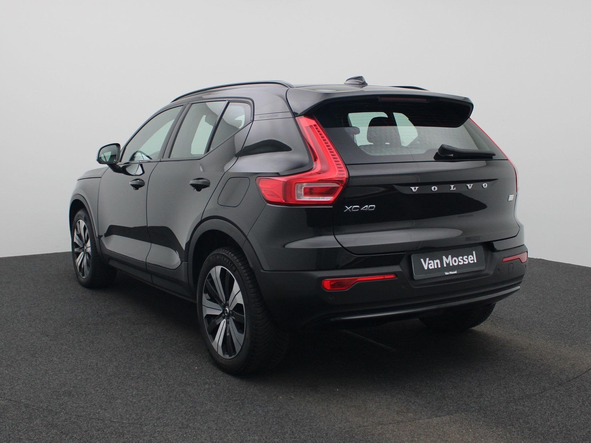 Volvo XC40 Recharge Core (automatique), Autos, 460 km, Achat, https://public.car-pass.be/vhr/7d7f26cb-03b8-4567-a308-eb100606cc35