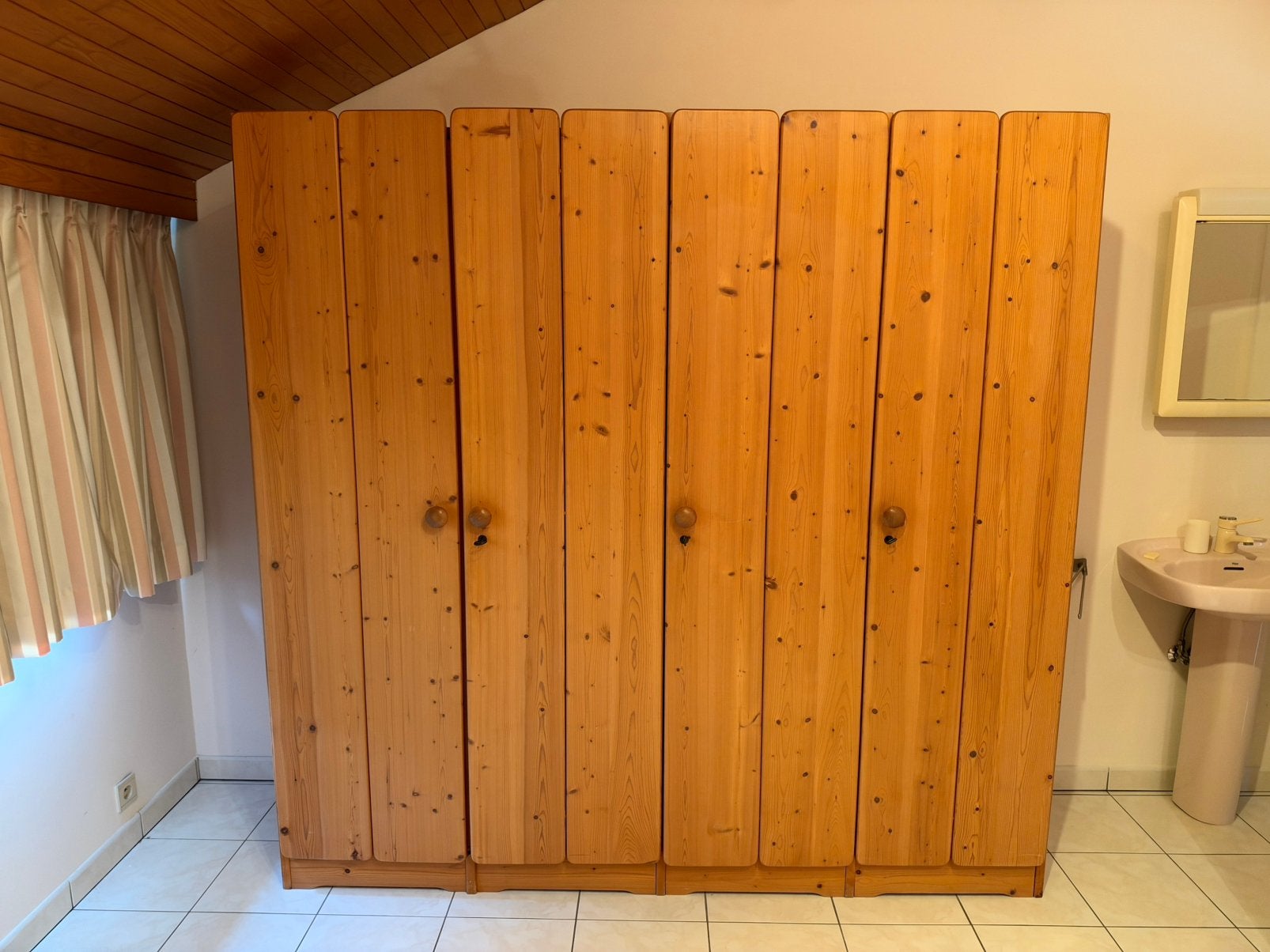 Massief grenen slaapkamer - kast, bed, nachtkast, Ophalen, Gebruikt