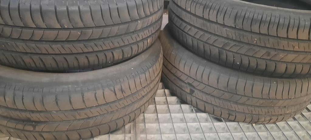 A vendre 4 pneu Michelin DEUX PNEU, Autos : Pièces & Accessoires, 15 pouces, Véhicule de tourisme, Pneus été, Pneu(s)