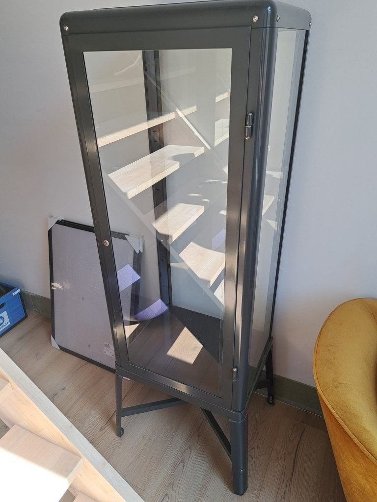 Ikea FABRIKÖR Vitrinekast, Huis en Inrichting, Kasten | Vitrinekasten, Ophalen, Zo goed als nieuw, 25 tot 50 cm, 100 tot 150 cm