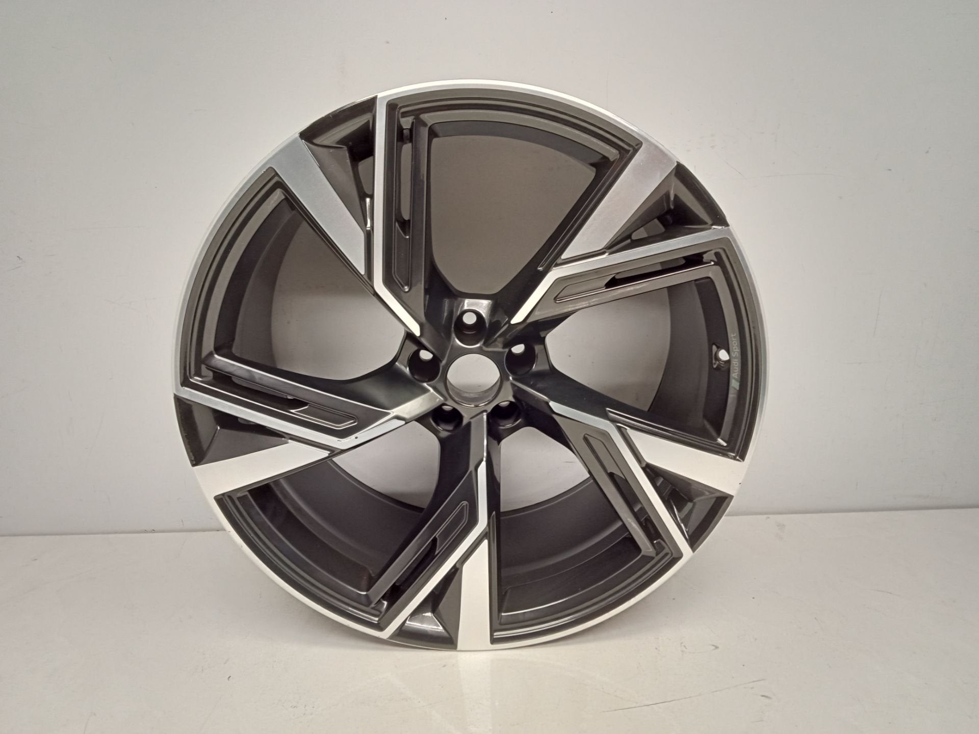 Audi RS6 C8 ORIGINEEL 22''VELG 4K0601025R 4K0601025S 4K06010, AUDI AG, Auto-Union-Strasse 1
85045  Ingolstadt, DE, Audi, Utilisé