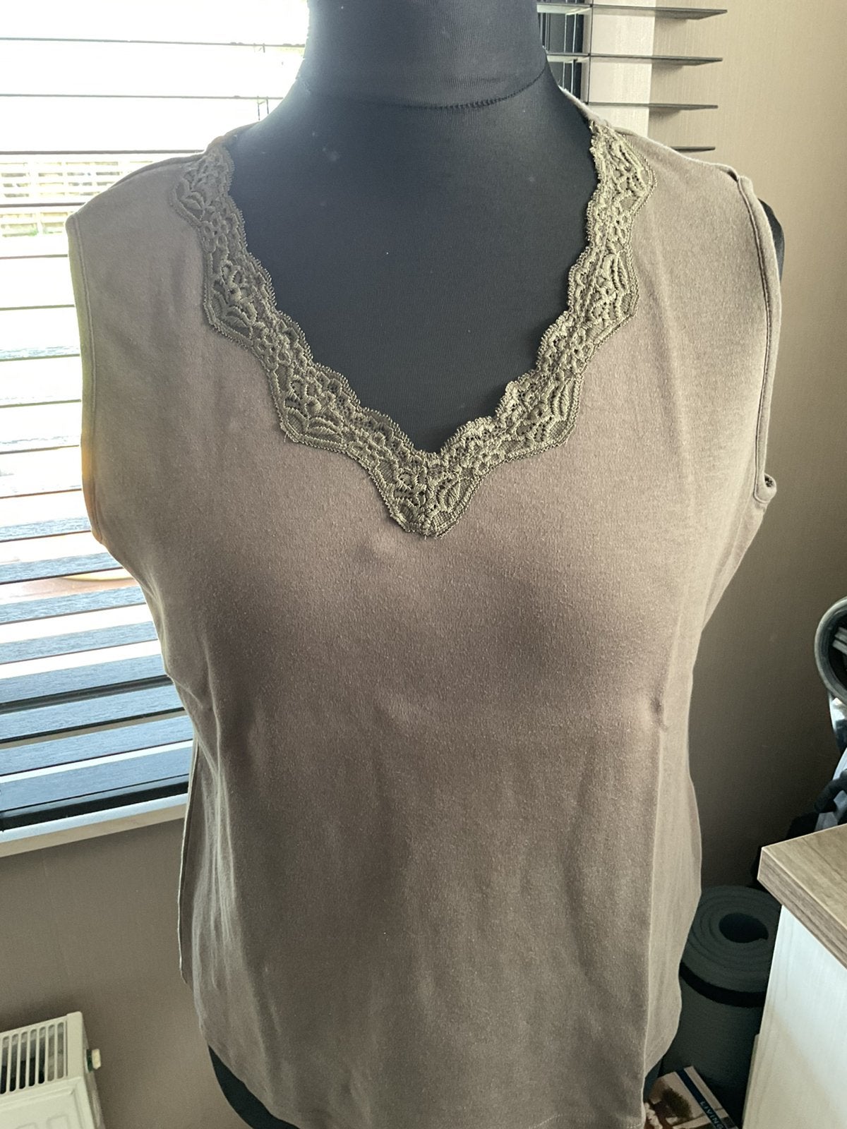 Tshier zonder mouwen Maat L, Vêtements | Femmes, Tops, Enlèvement ou Envoi, Comme neuf, Taille 42/44 (L)