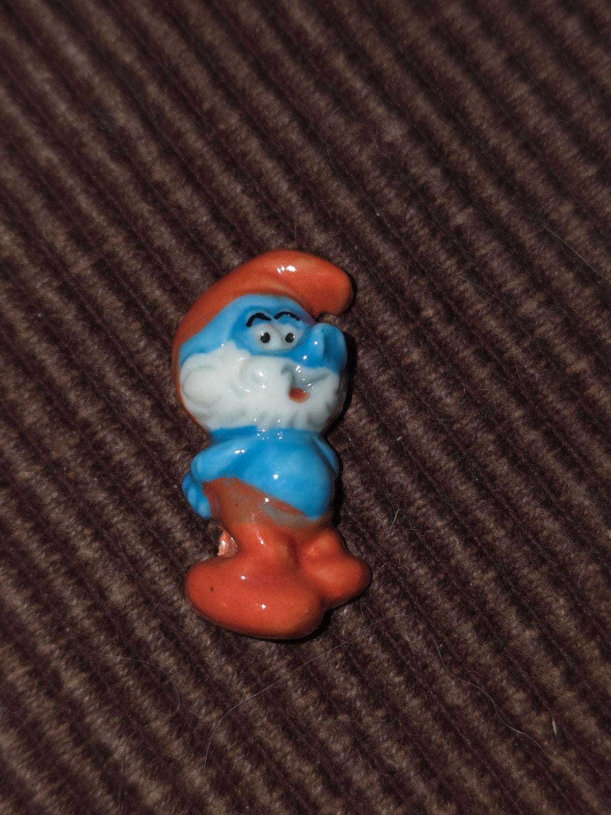 Fève plate Grand schtroumpf, Collections, Schtroumpfs, Envoi, Comme neuf, Grand Schtroumpf, Poupée, Figurine ou Peluche