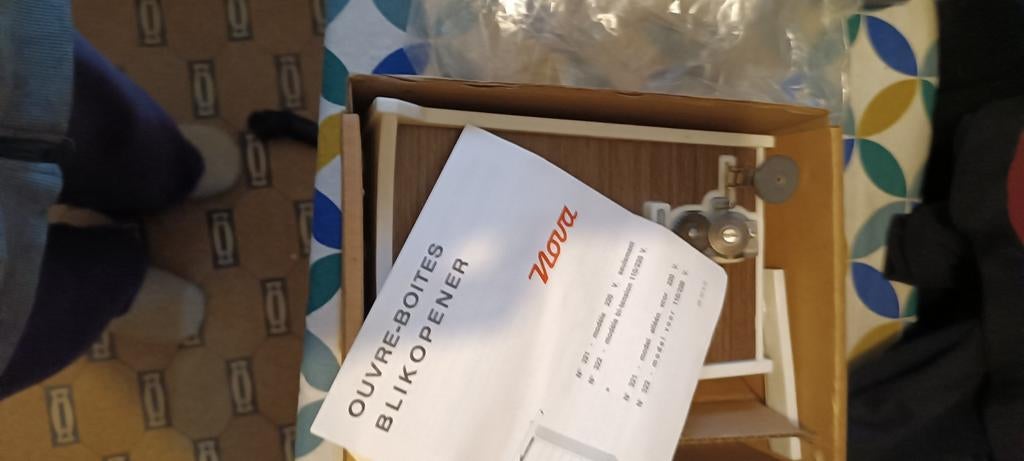 Ouvre boîte électrique vintage, Enlèvement