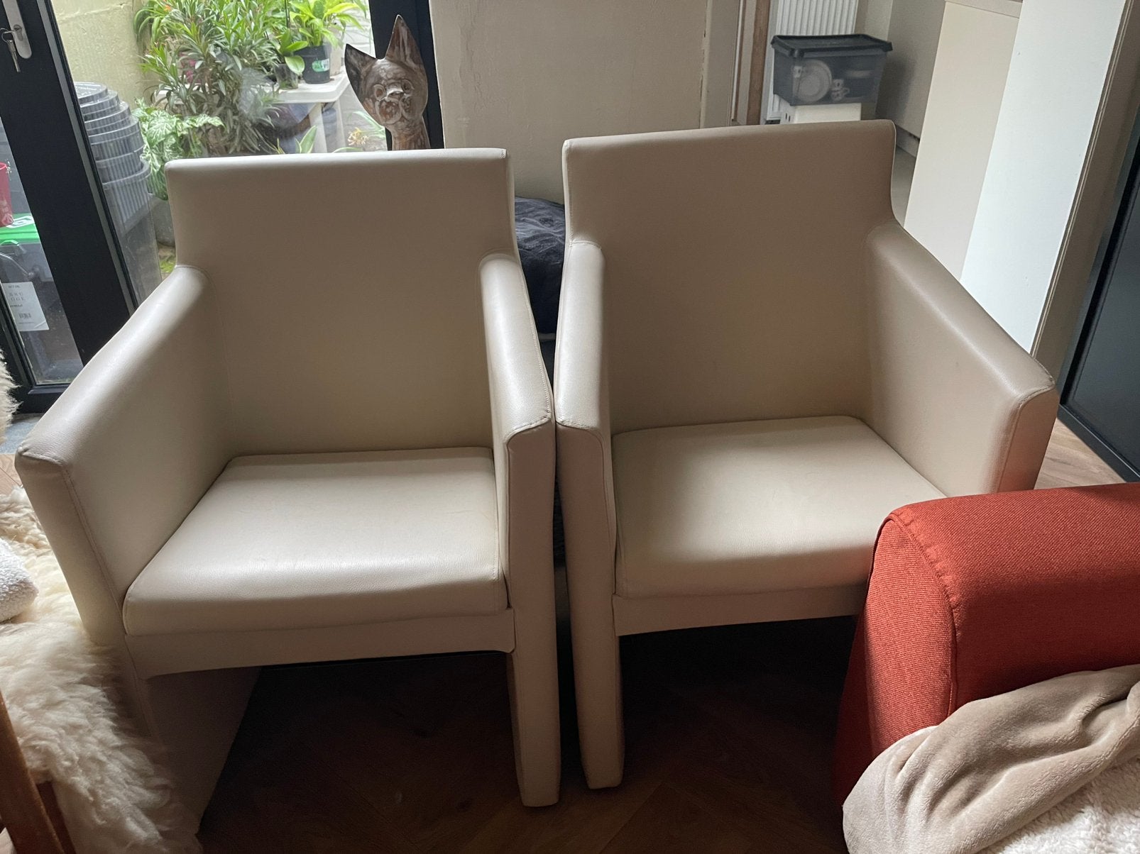 2 beige lederen éénzits, Ophalen, Zo goed als nieuw