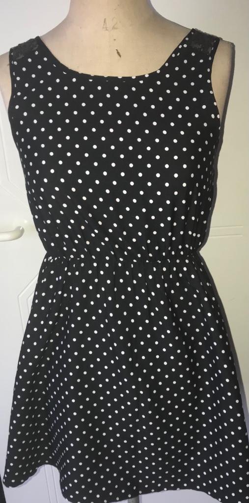 Jurkje met bolletjes en kant maat 36, Kleding | Dames, Jurken, Zo goed als nieuw, Maat 36 (S), Zwart, Verzenden