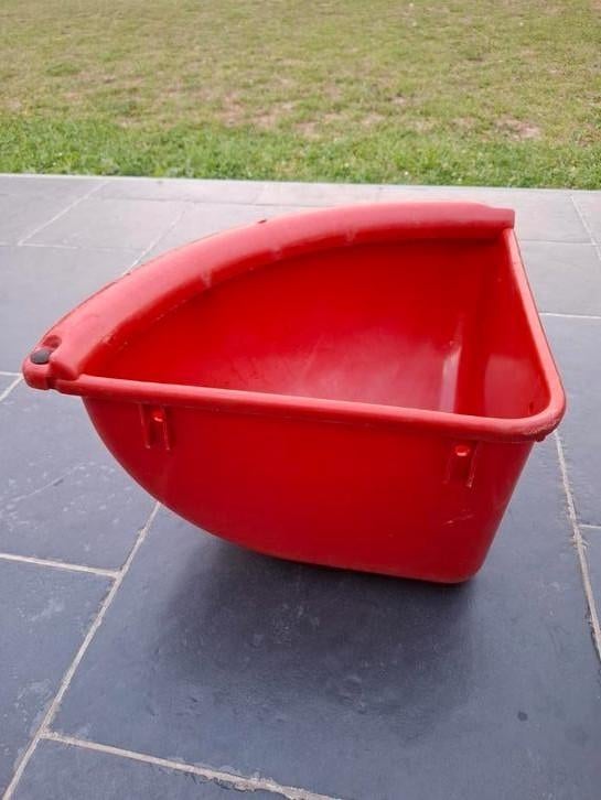 Mangeoire d'angle "Derby" pour chevaux