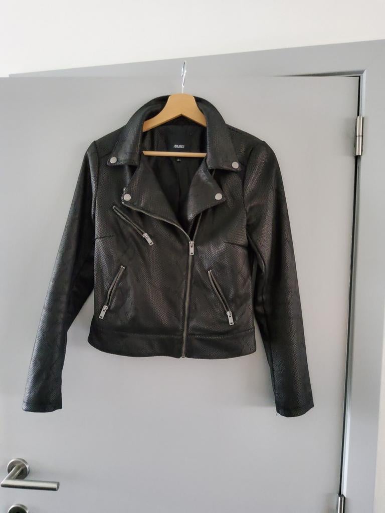 Blouson aspect cuir noir objet taille 34, Enlèvement ou Envoi, Object, Comme neuf, Taille 34 (XS) ou plus petite