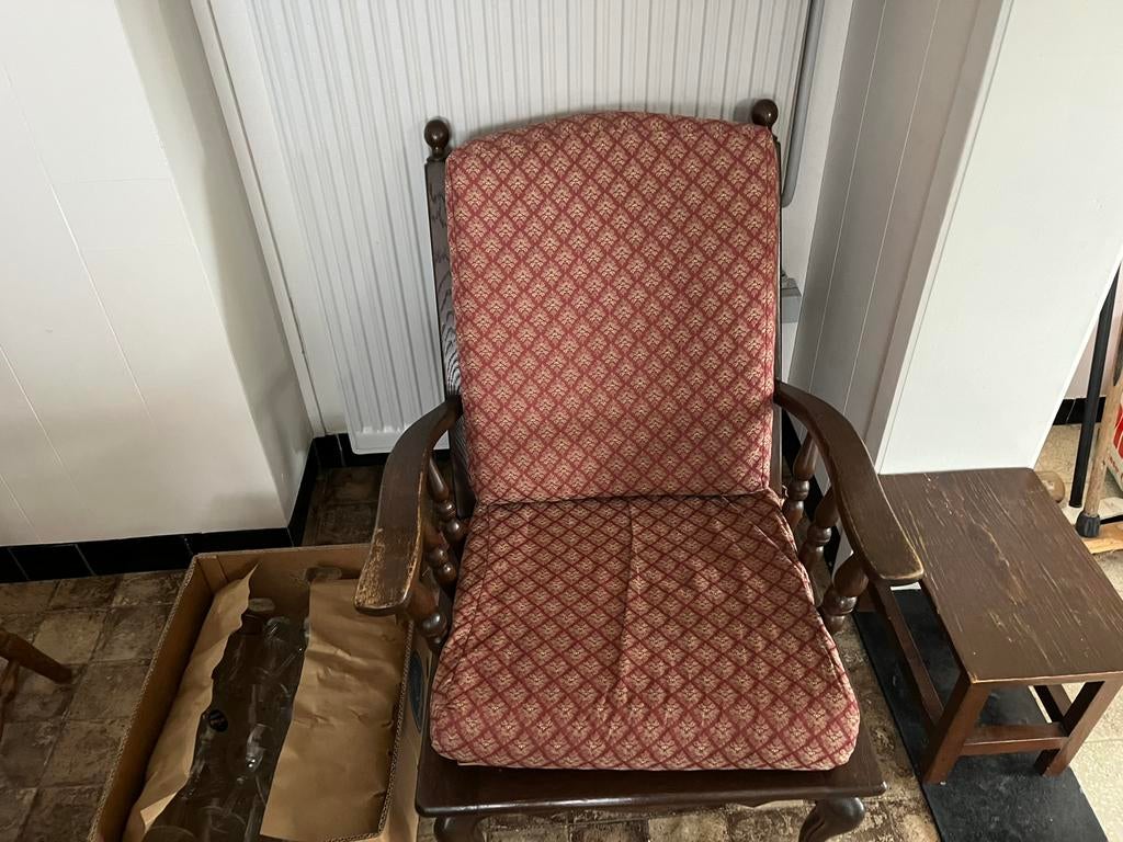Twee stoelen, Ophalen