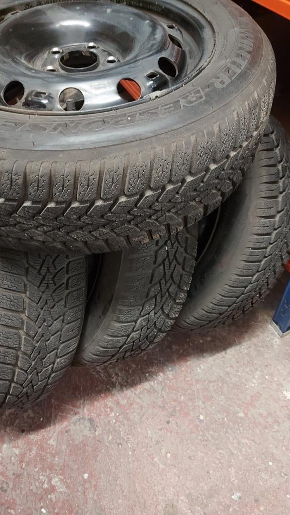Banden Dunlop 185/60/R15,ex van Seat Toledo, Ophalen, Zo goed als nieuw