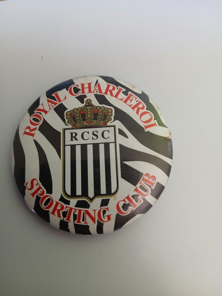 Badge Royal Charleroi Sporting club, Enlèvement ou Envoi, Utilisé, Autres types