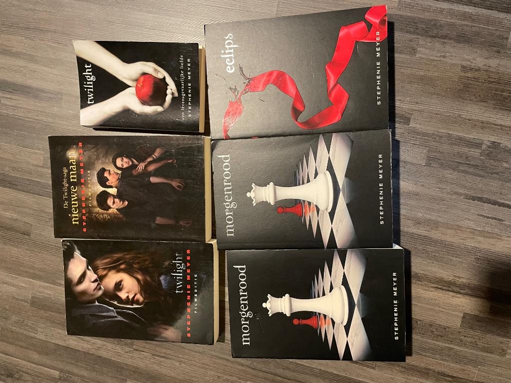 Twilight boeken, Ophalen of Verzenden, Gelezen