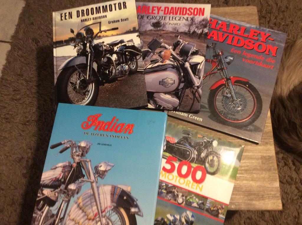 Motor boeken, Motos, Enlèvement, Comme neuf