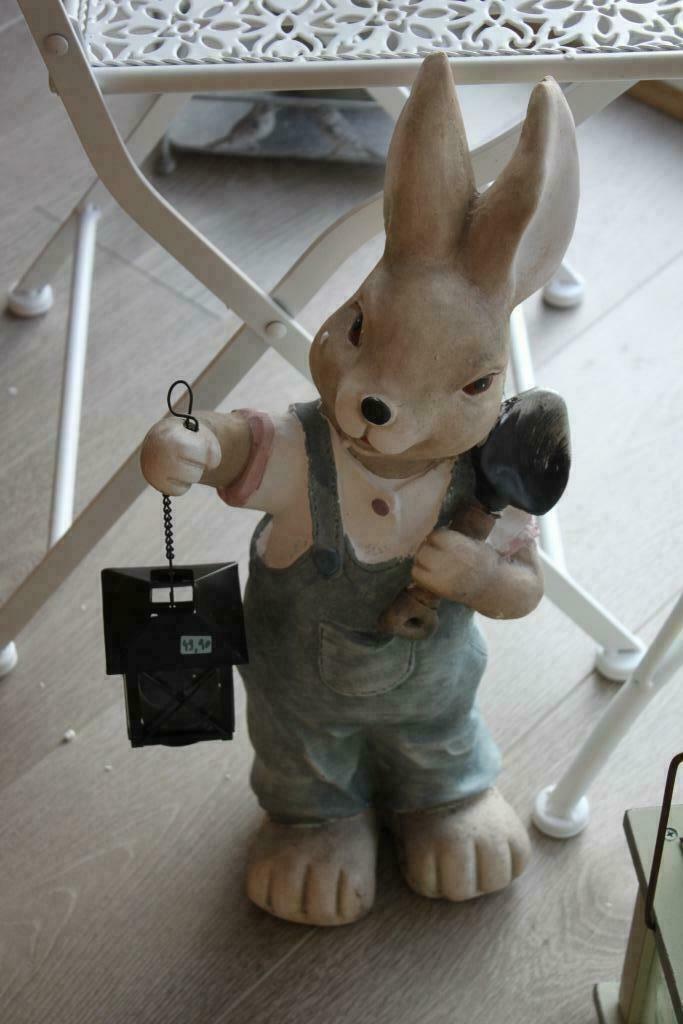 Lapin de Pâques, Enlèvement, Neuf