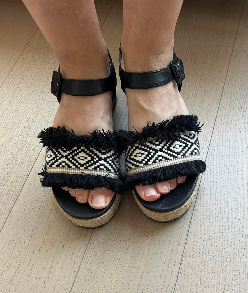 Zwarte plateau sandaal maat 39, H&M, Zwart, Zo goed als nieuw, Sandalen of Muiltjes