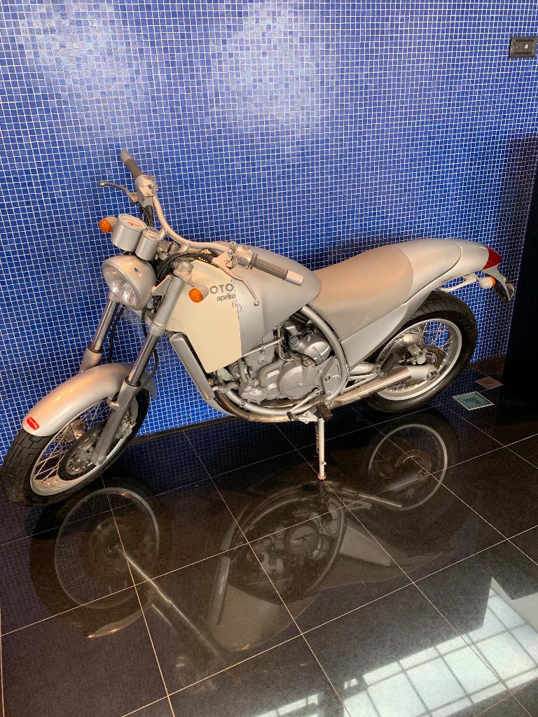 Moto 6.5 Aprilia de Philippe Starck, Enlèvement, Classe B (45 km/h), 650 cm³, Autres marques