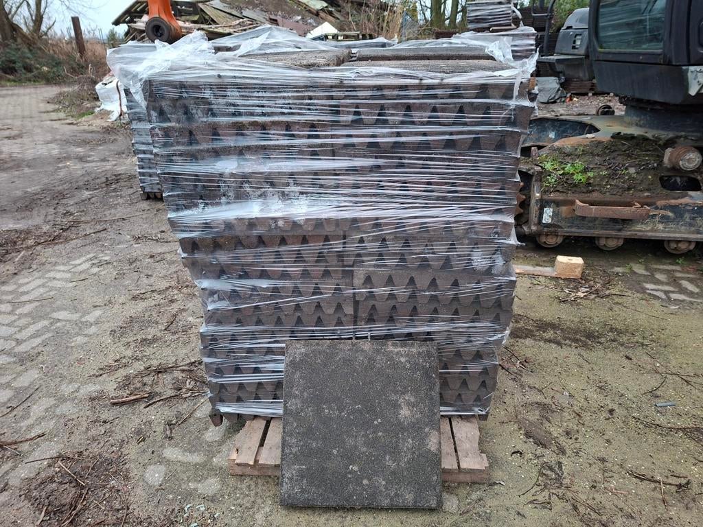 440 rubberen tegels 50x50x6 cm staltegels stalmatten