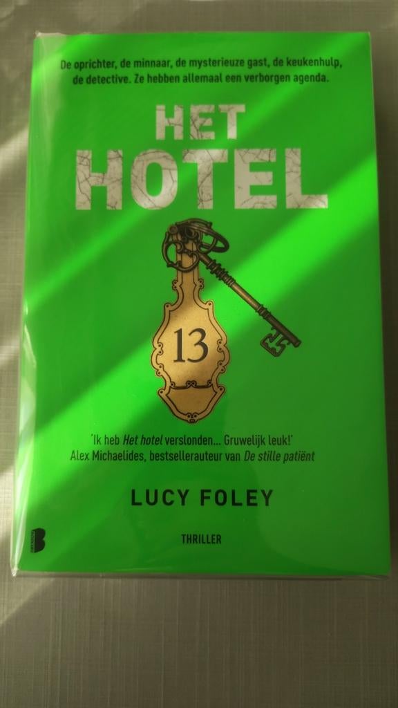 Lucy Foley - Het hotel, Boeken, Ophalen of Verzenden, Lucy Foley