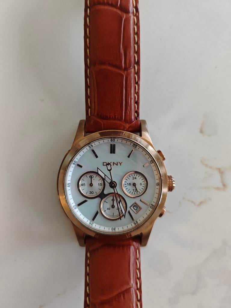 DKNY dameshorloge met leren bandje, Bijoux, Sacs & Beauté, Montres | Femmes, Enlèvement, DKNY
