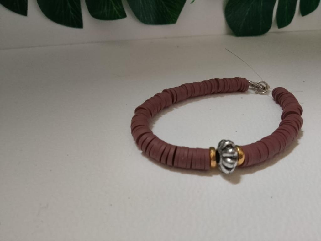 Bruine armband, Handtassen en Accessoires, Armbanden, Bruin, Kunststof of Plastic, Nieuw, Ophalen of Verzenden