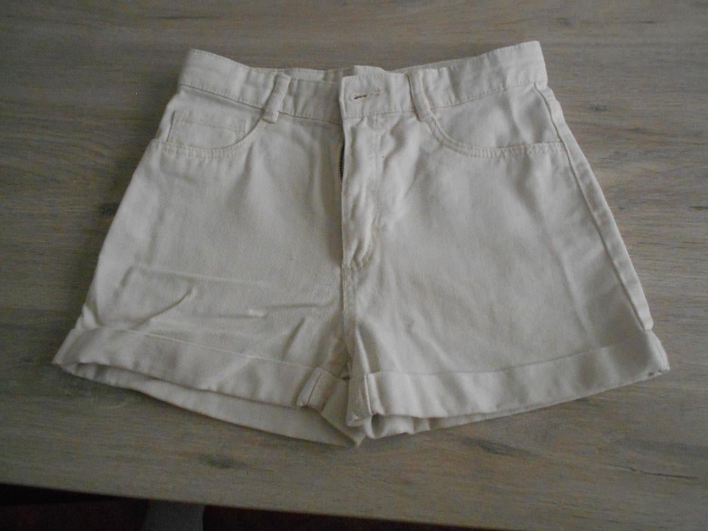witte short maat 152, Enfants & Bébés, Vêtements enfant | Taille 152, Enlèvement ou Envoi, Autres types, H&M, Comme neuf