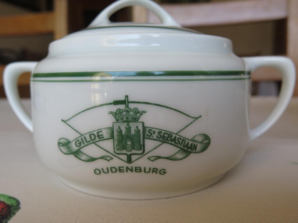 BEN OP ZOEK NAAR STUKJE SCHUTTERSSERVIES, Hobby & Loisirs créatifs, Hobby & Loisirs Autre, Enlèvement ou Envoi
