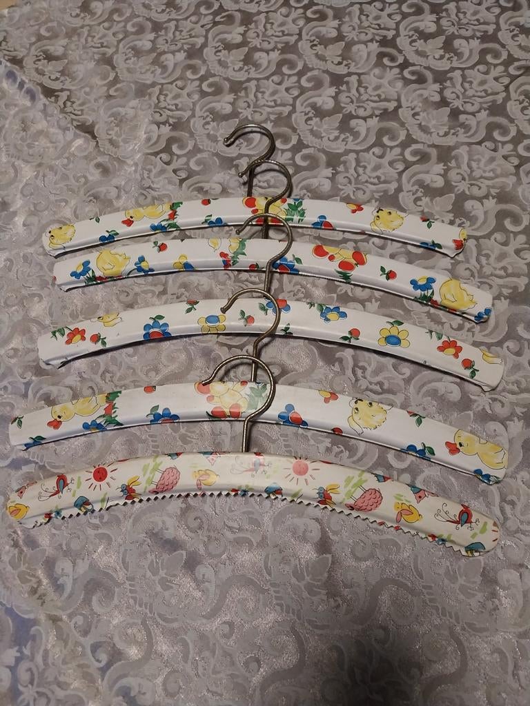 Vintage kleerhangers kinderen, Ophalen