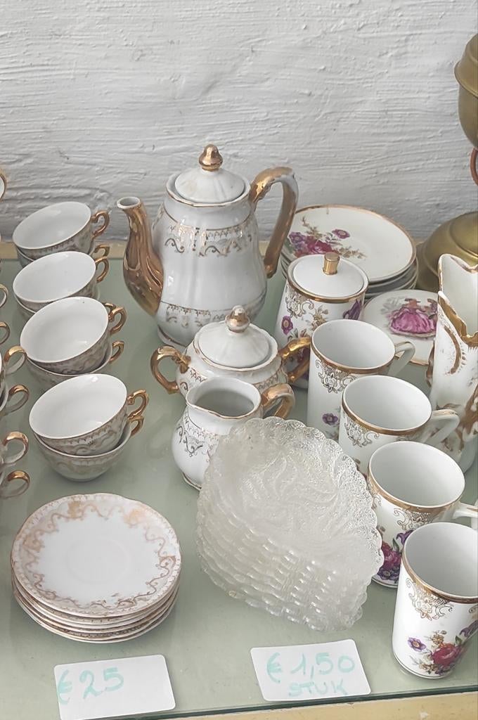 8 delig koffieservies met goudkleurige afwerking, Antiek en Kunst, Ophalen