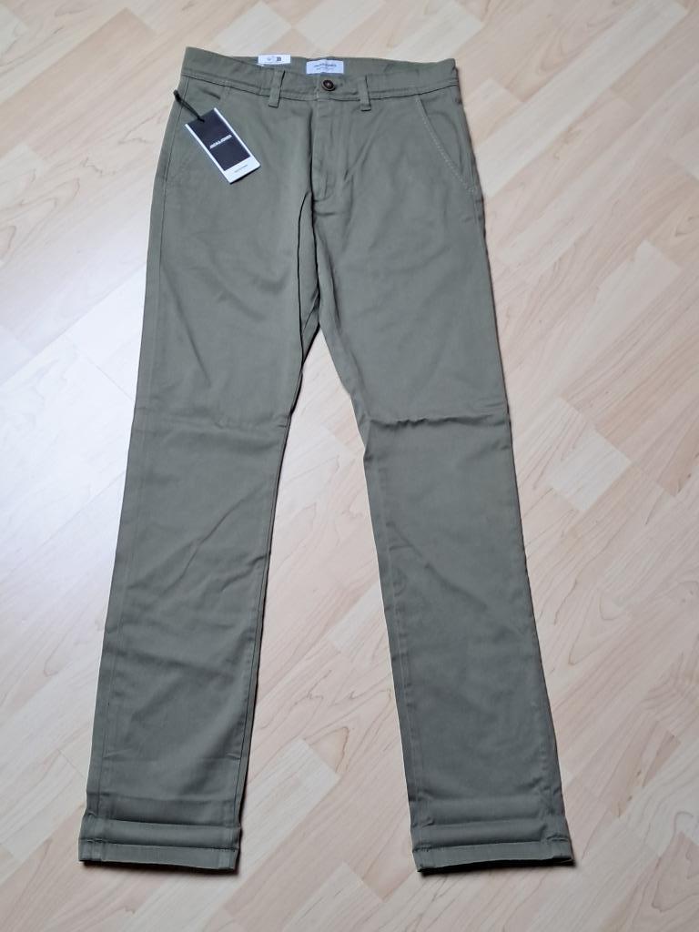 Nieuwe chino 28/34 Jack&Jones., Kleding | Heren, Broeken en Pantalons, Maat 52/54 (L), Nieuw, Ophalen of Verzenden, Groen