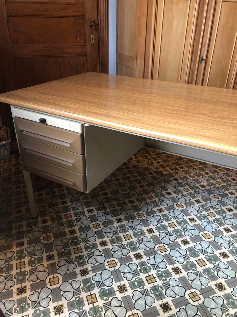 Bureau « Lucas », Gebruikt