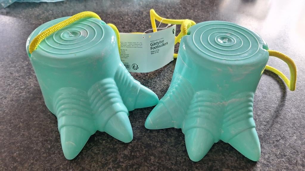 Loopklossen in de vorm van dinosaurus poten, Enlèvement